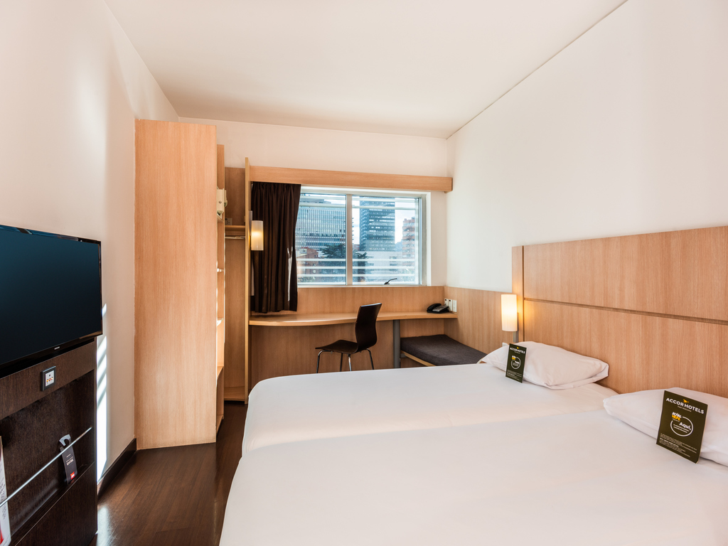 https://www.accorhotels.com/7318
